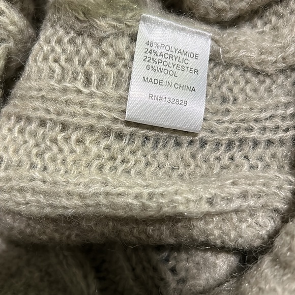 NWT Revolve Superdown distressed cable knit sweater - Picture 10 of 13